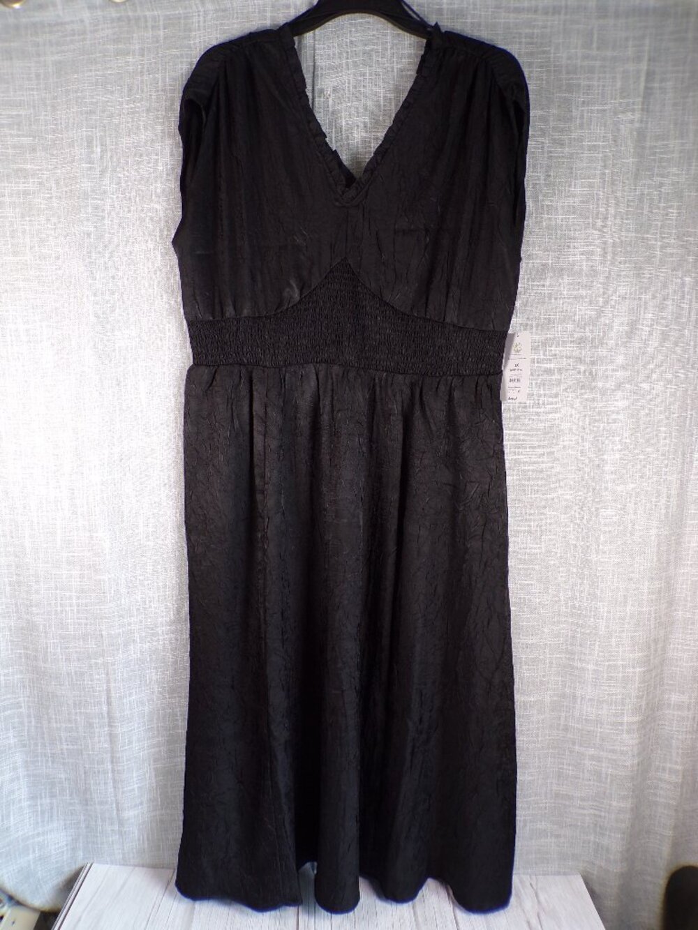 Terra & Sky Plus Size V Neck Maxi Dress in Black